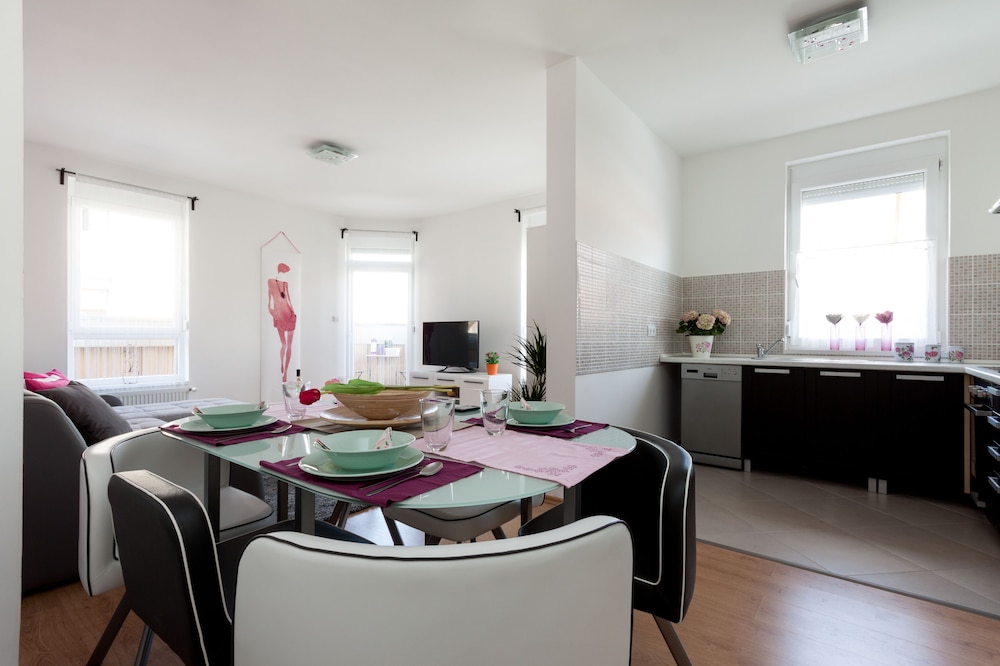 Grand Budapest Penthouse 74/82