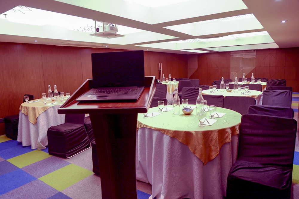 Royal Orchid Golden Suites Pune 47/52