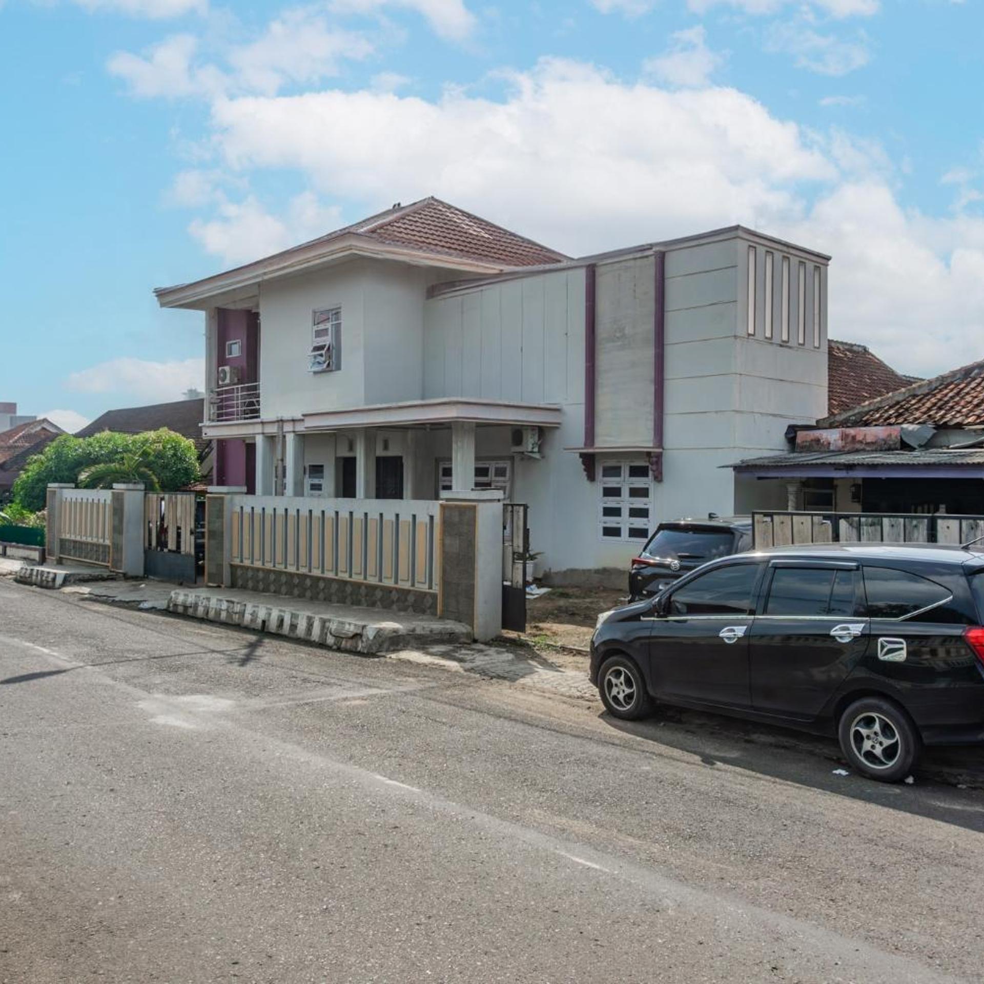 Hotel O Guest House Pahlawan Syariah 38/40