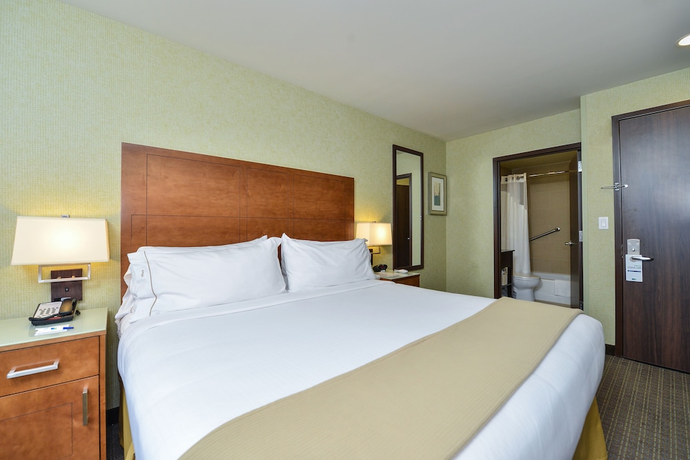 STANDARD, QUEEN BED