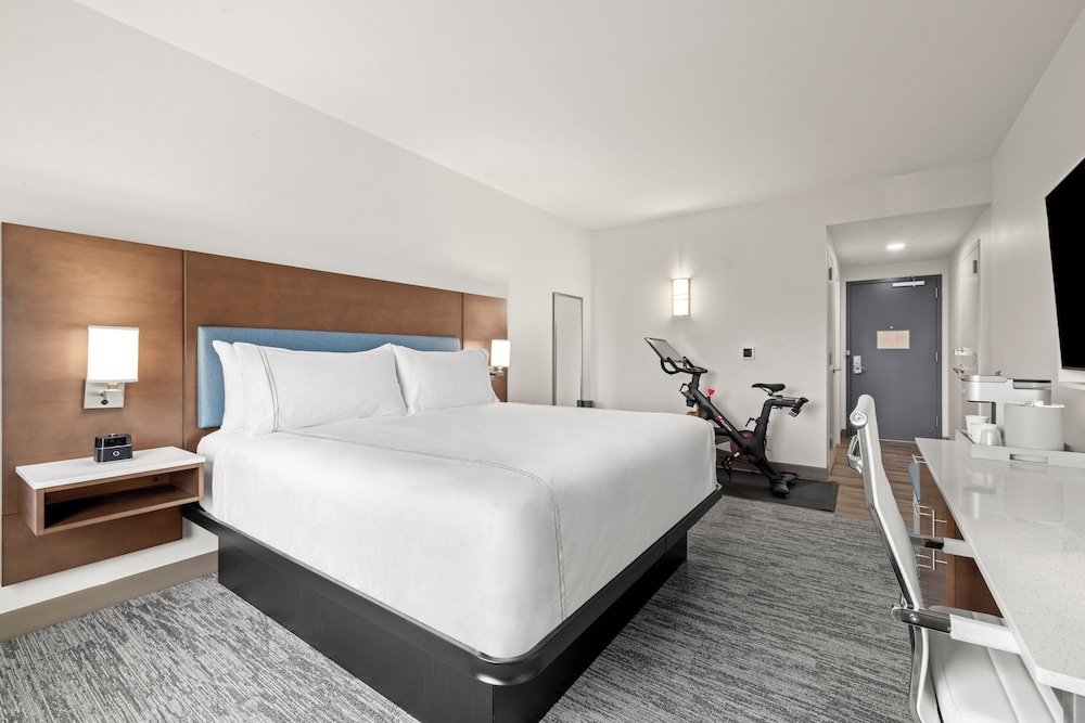 Premium, King Bed, Peloton, Accessible