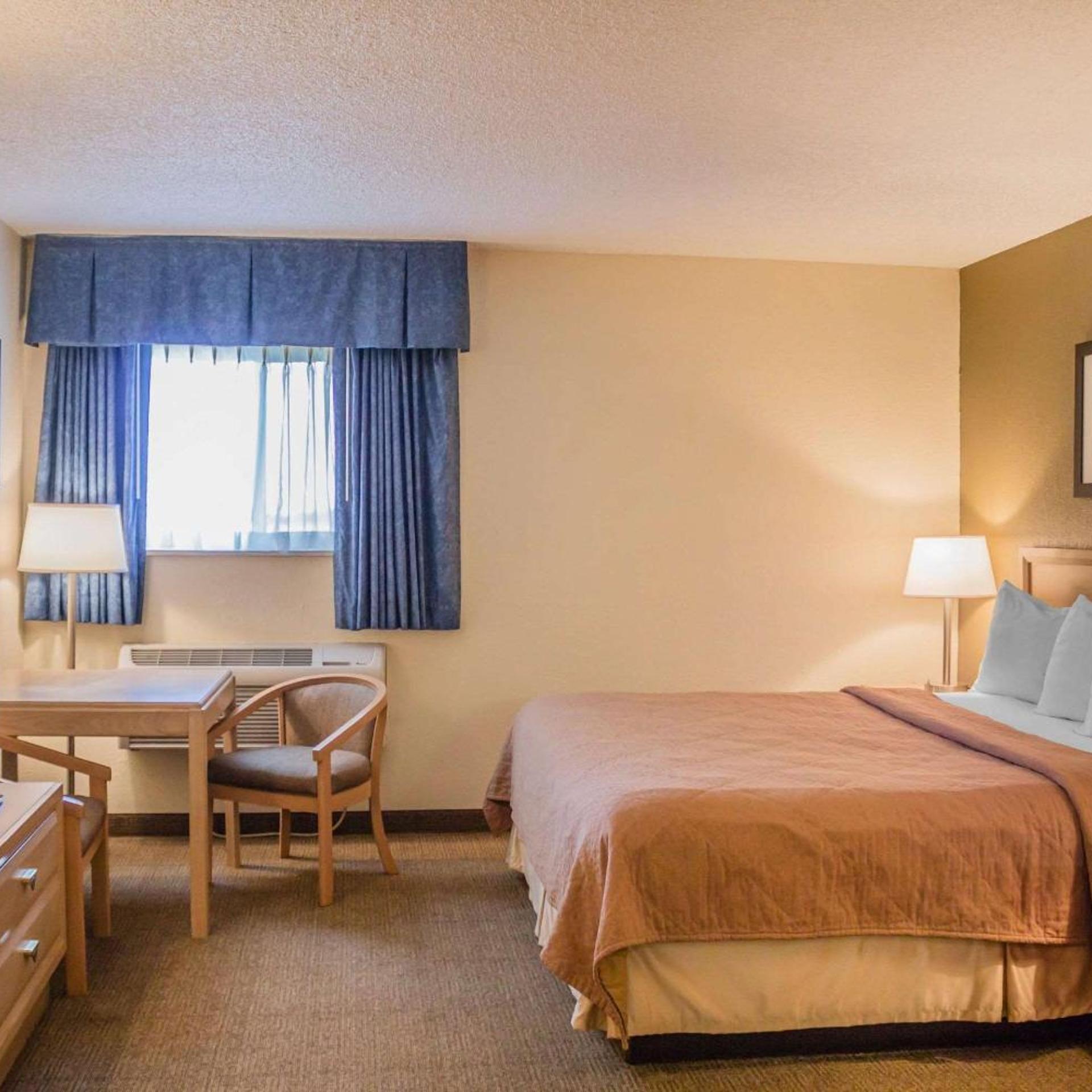 Room, King Bed, Lake Front, Jetted Tub