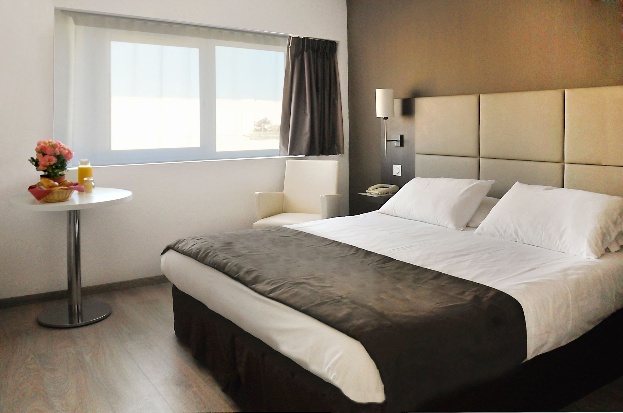 1 BEDROOM, BASIC, QUADRUPLE