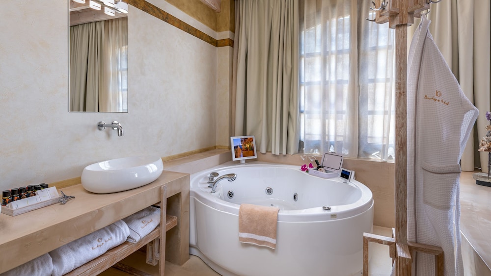 10GR Boutique Hotel & Wine Bar - Adults Only 59/64