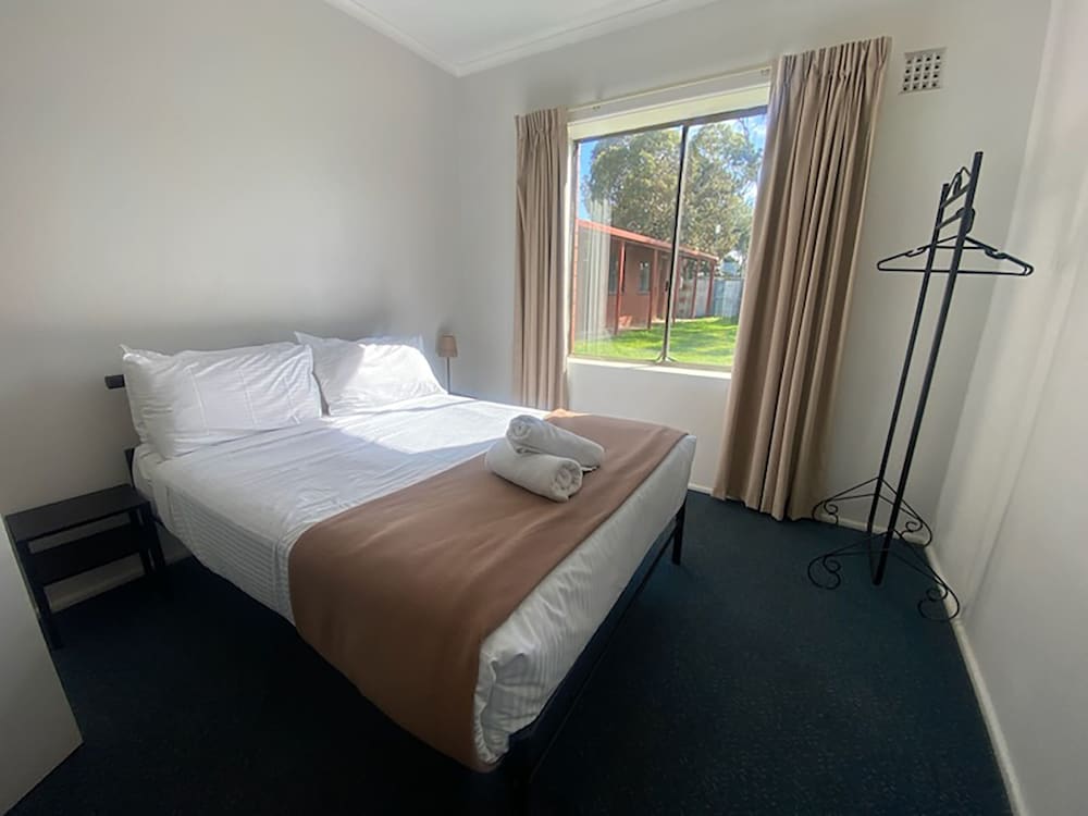 2 Bedrooms, Standard, 1 Double and 2 Bunk Beds, Pet Friendly
