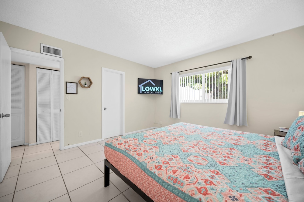 Coco Palms Apartments by Lowkl 4/28