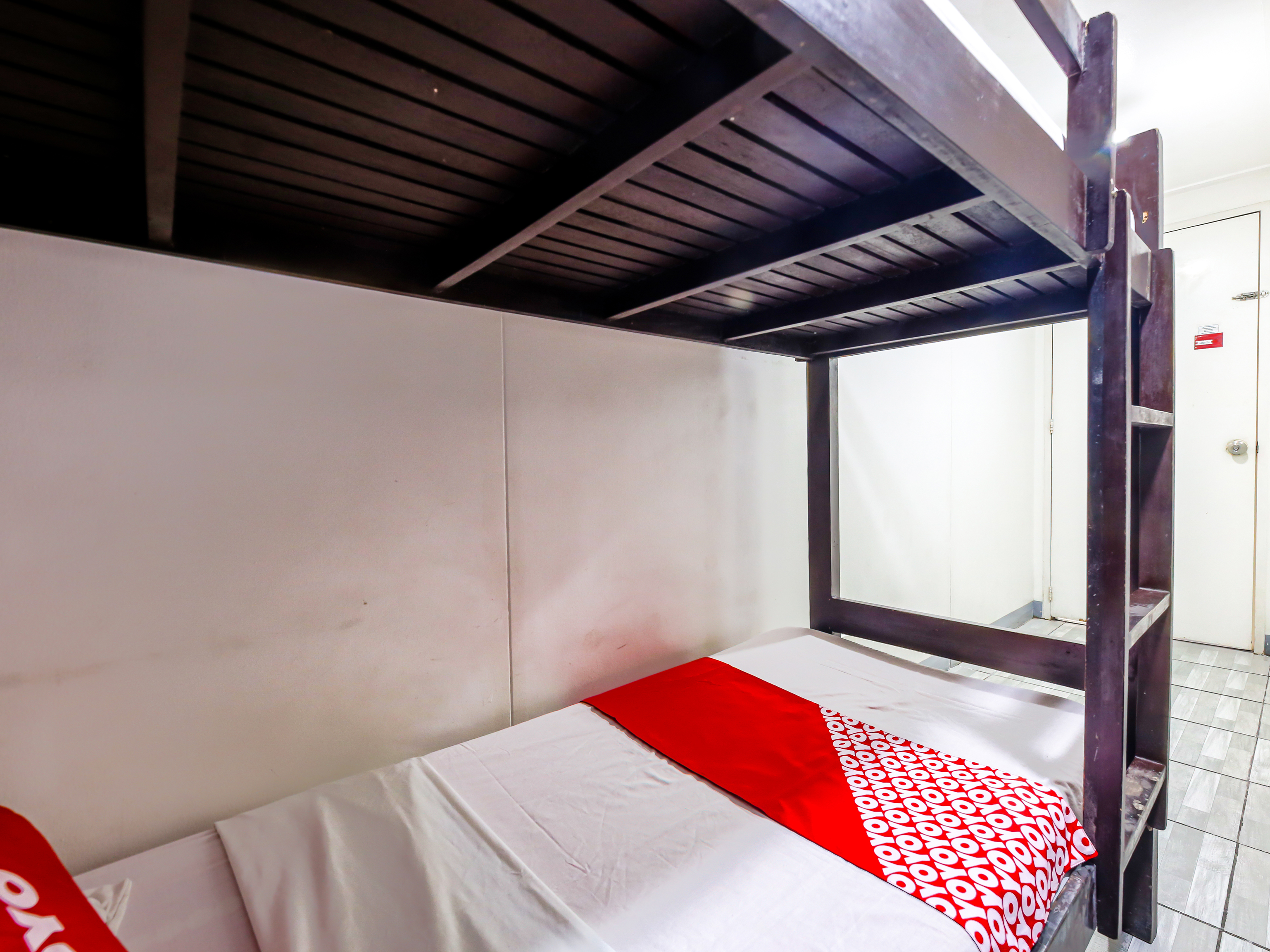 Metro Deluxe Residences 33/50