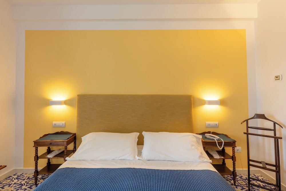 GRAND HOTEL HERMITAGE 12/50