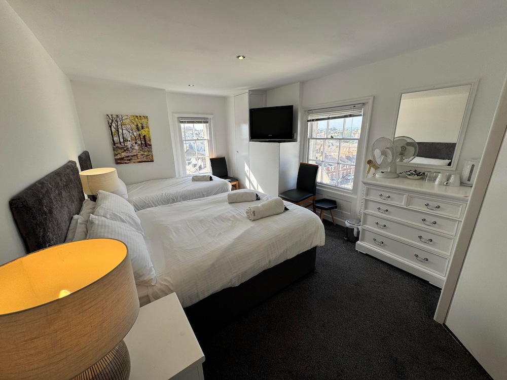 Silver, Family, 1 Double and 1 Single Bed، The Jubilee Hotel 5/10