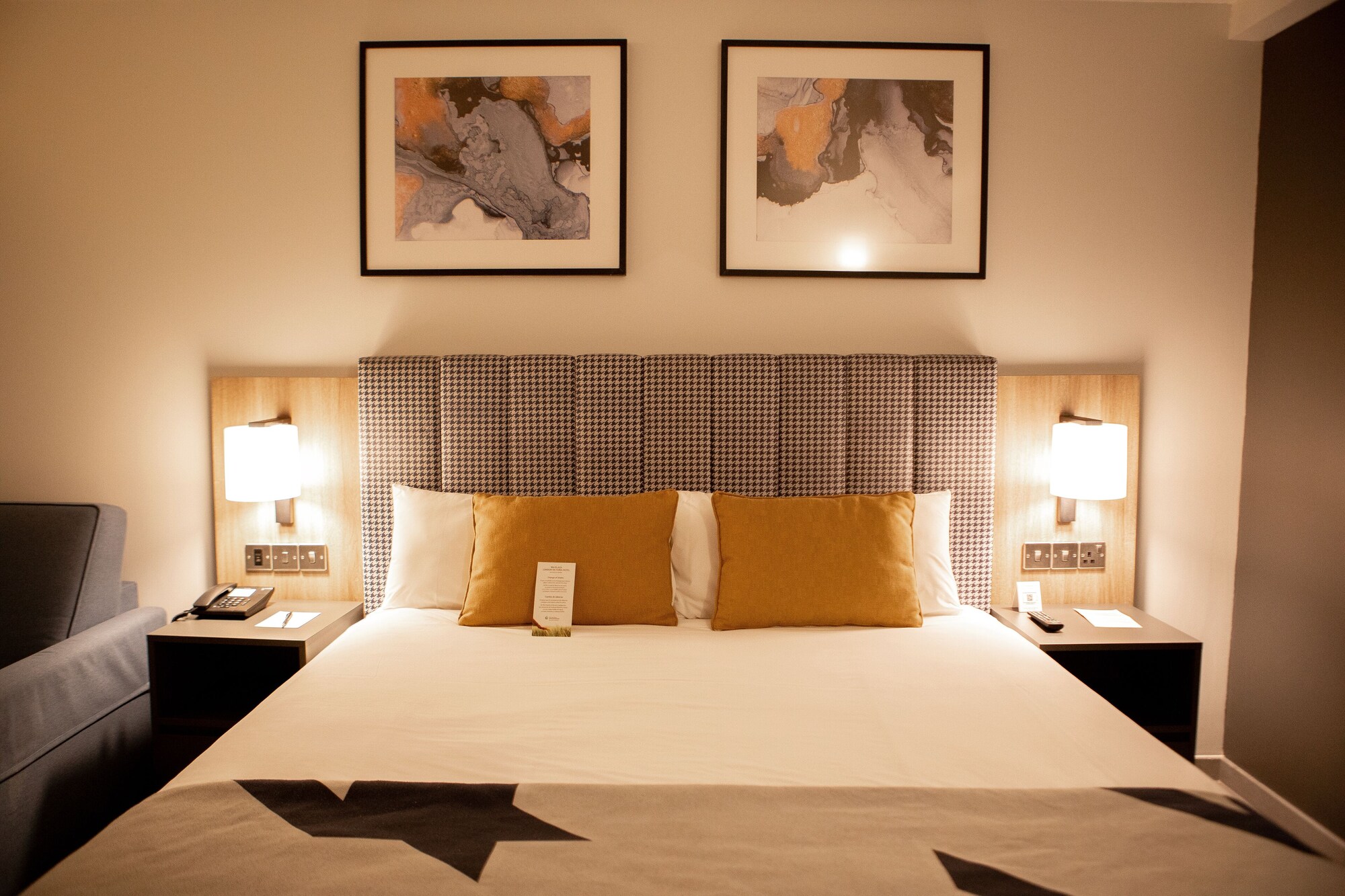 Deluxe, Twin Beds, No Window، Hotel Riu Plaza London Victoria 10/10