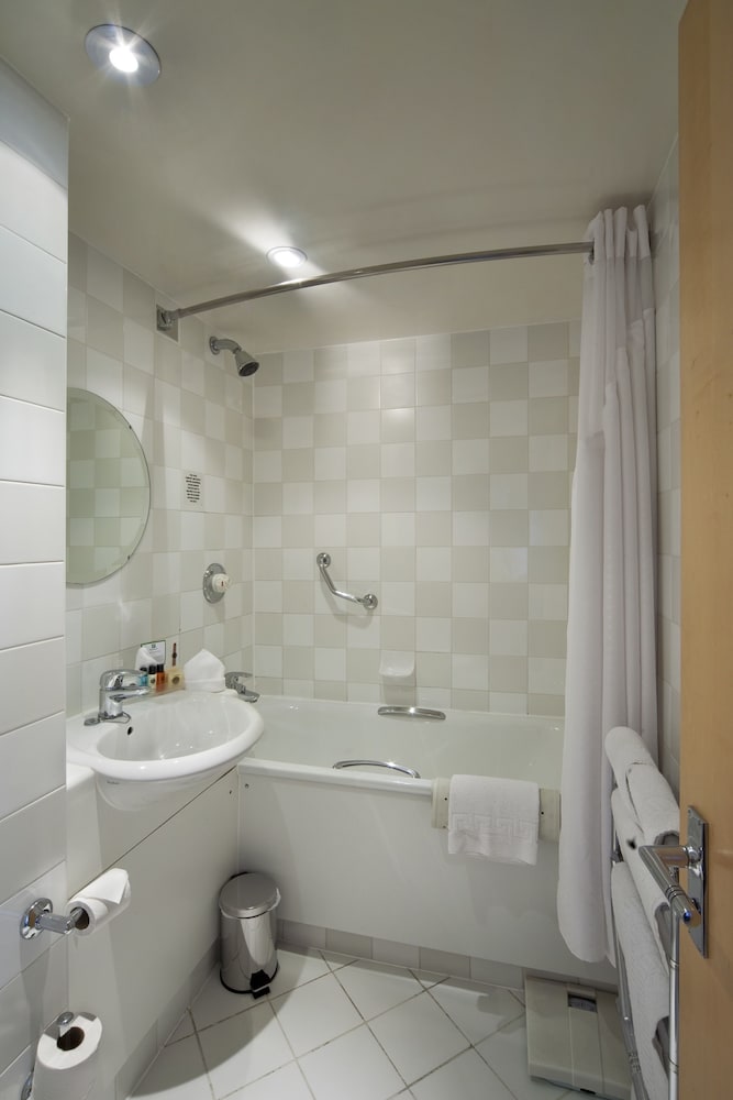 HOLIDAY INN GLASGOW AIRPORT 20/80