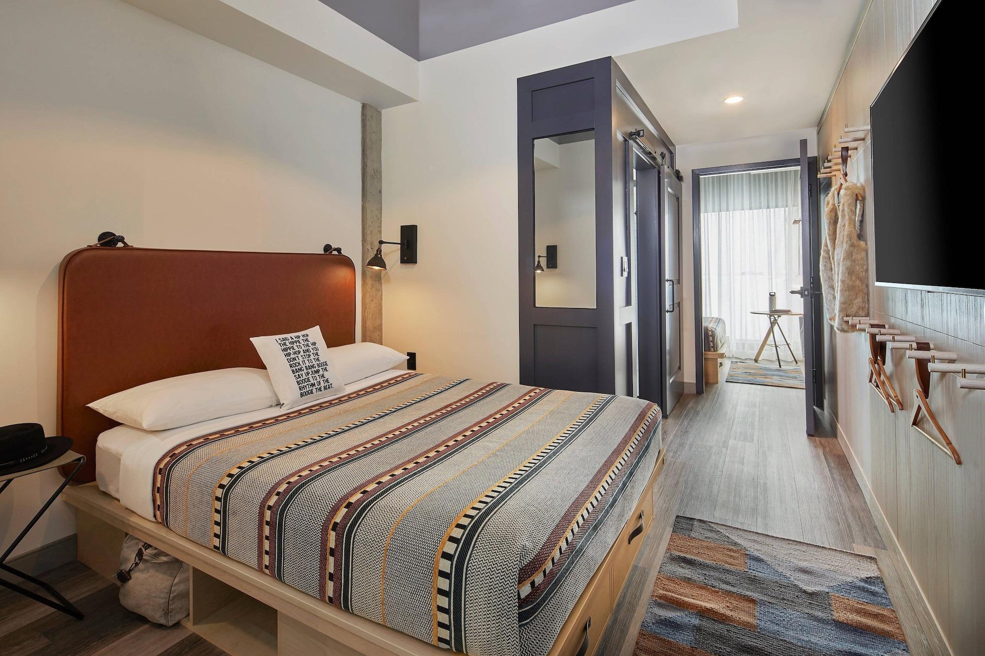 2 Bedrooms, Suite