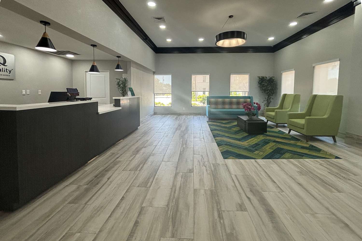 Quality Inn & Suites at Airport Blvd I-65 10/21