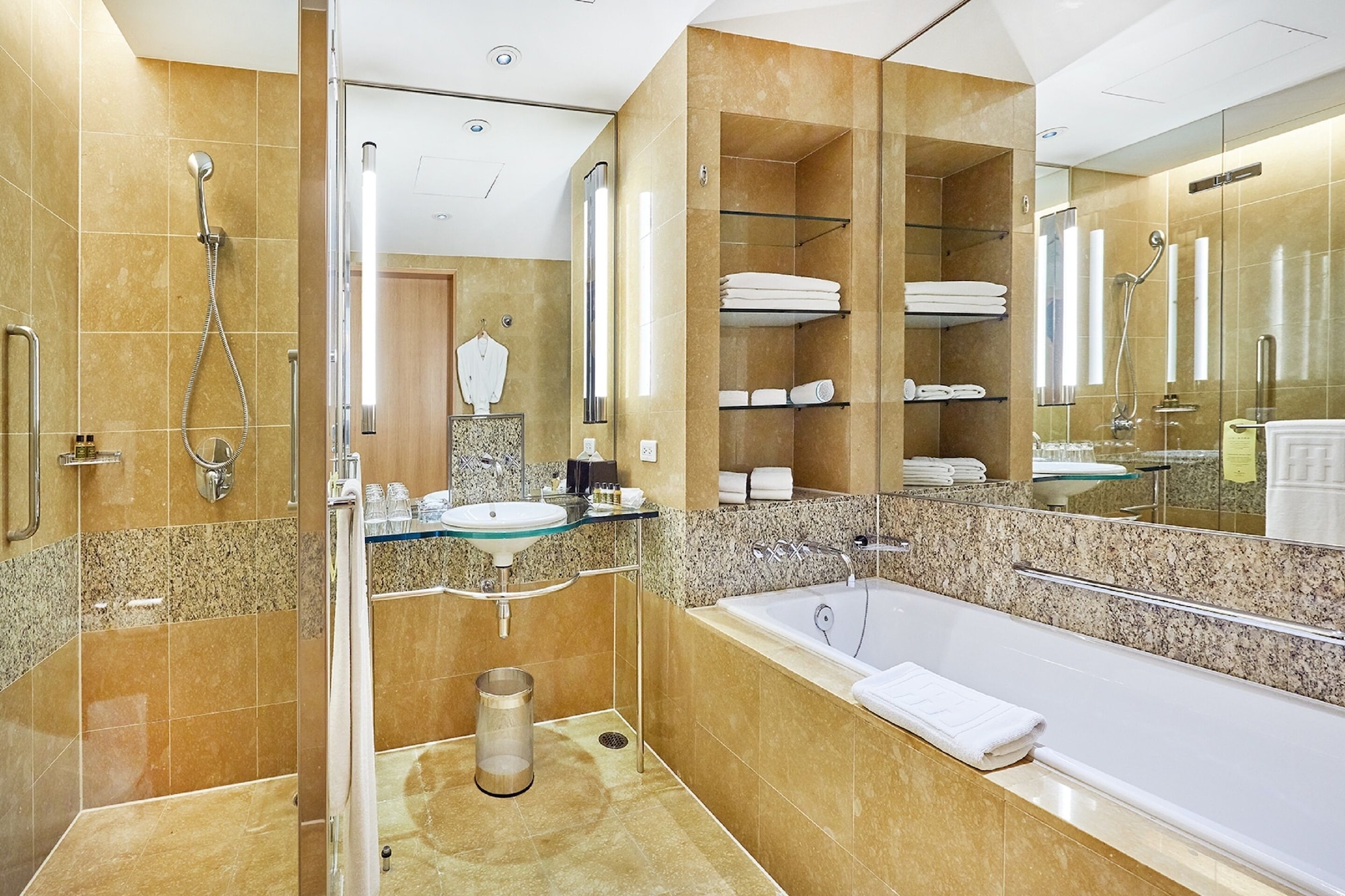 ROOM, KING BED, CORNER