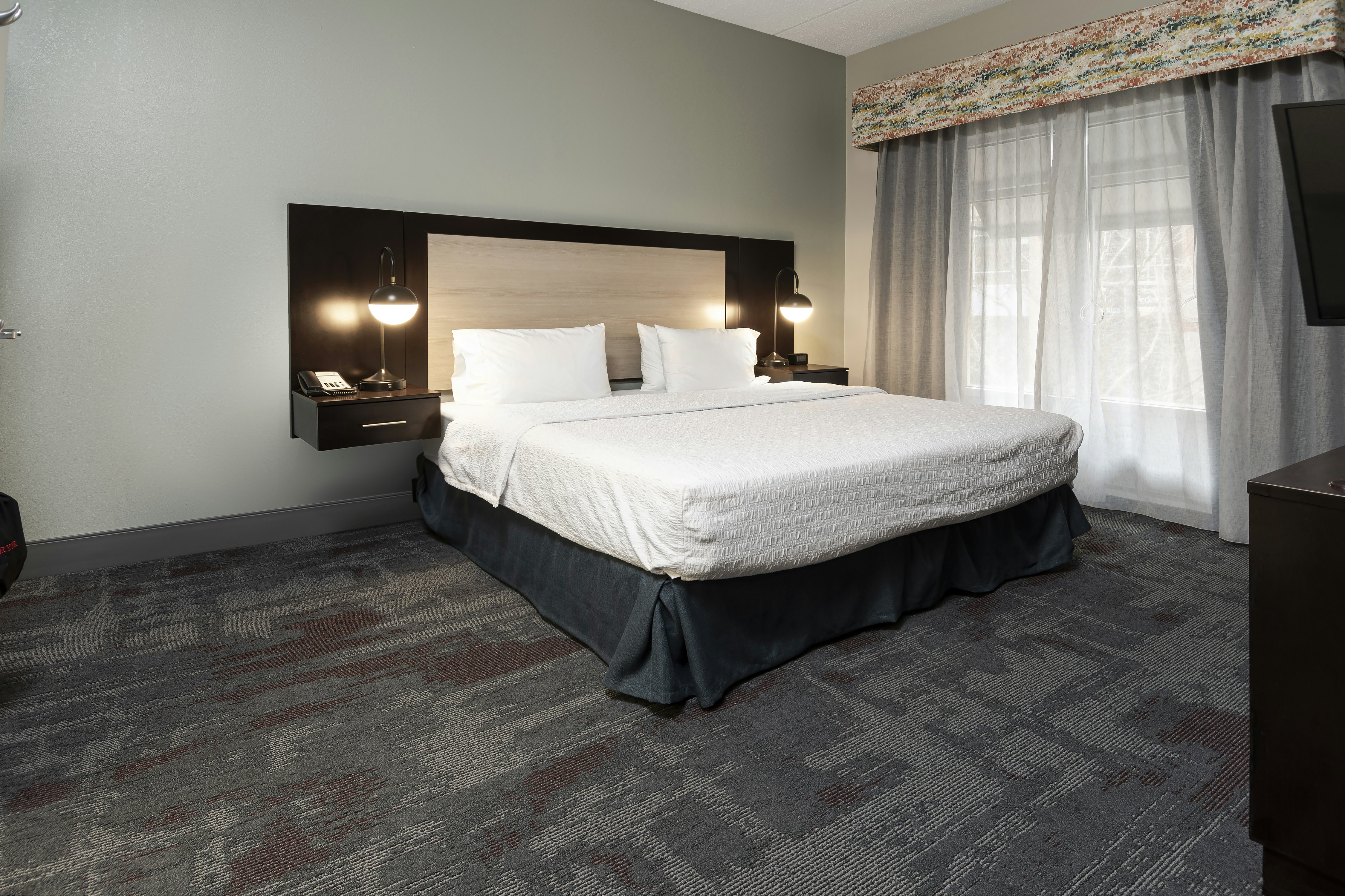 STUDIO, KING BED, ACCESSIBLE