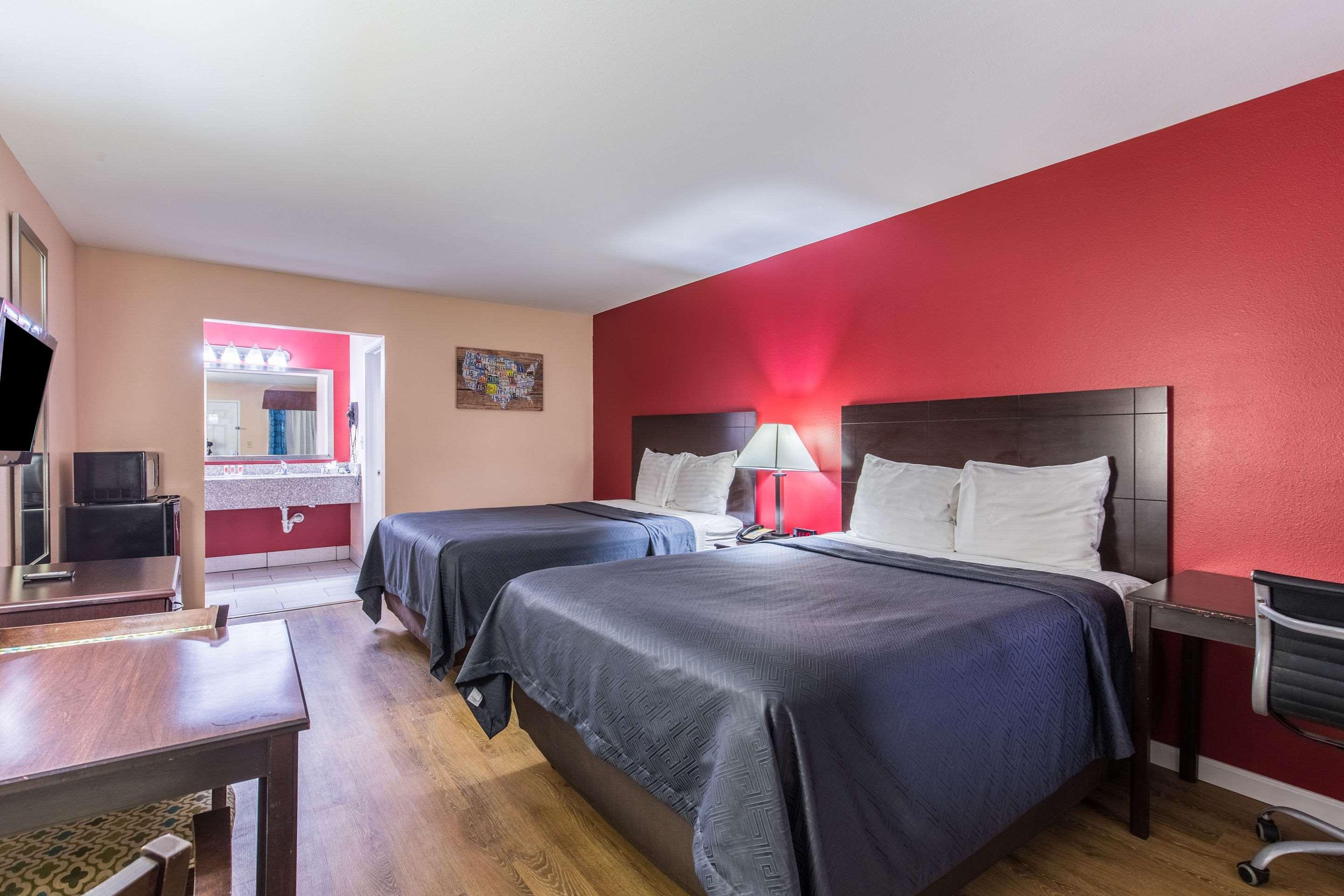 Efficiency, 2 Queen Beds