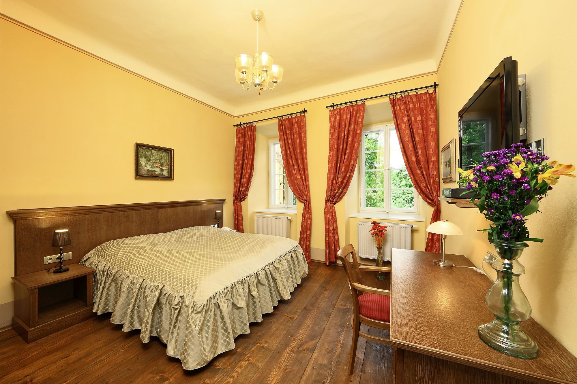Deluxe, Double Bed, Castle View, Bathtub