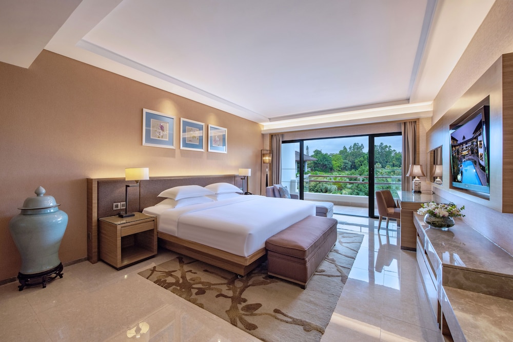 DELUXE, SUITE, LARGE