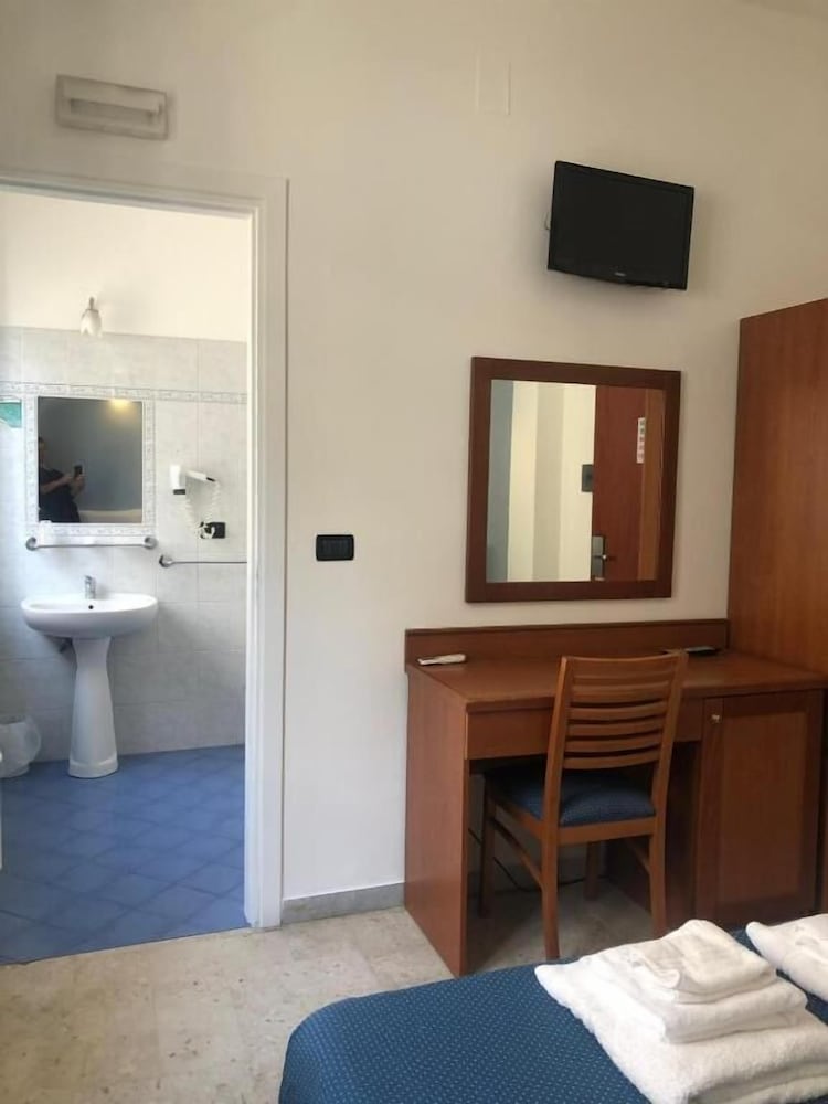 Lungomare Hotel 50/71