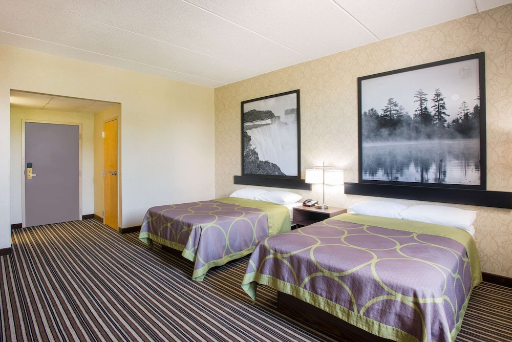 Super 8 by Wyndham Plattsburgh 7/38
