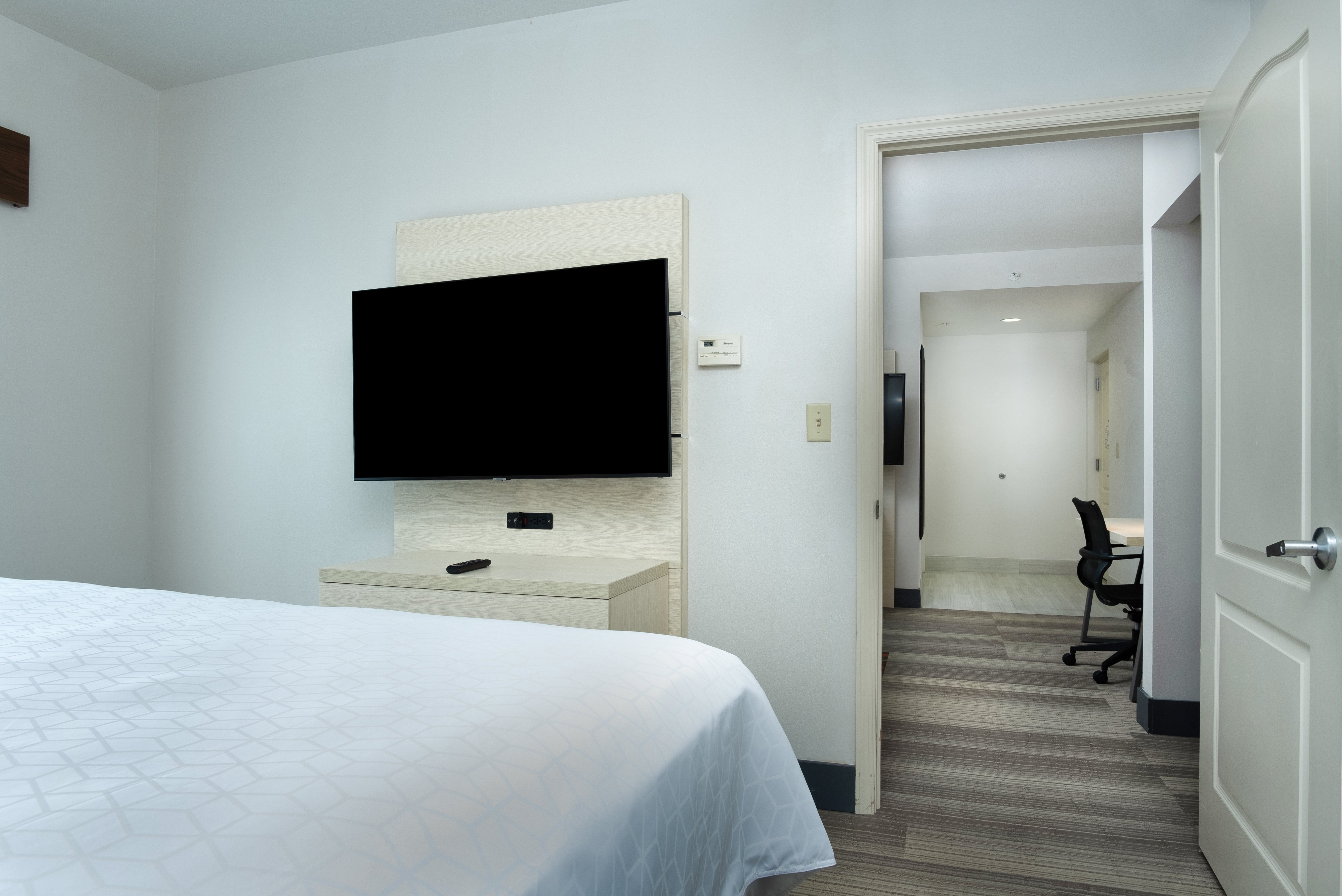 Holiday Inn Express and Suites Orlando - International Drive 25/79