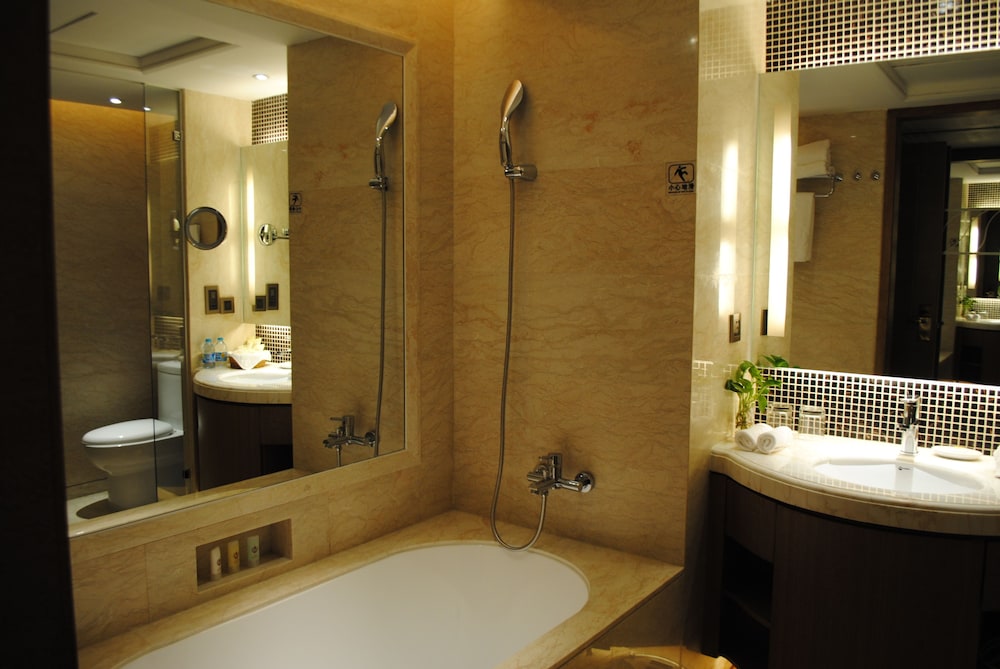 GUANGZHOU NEW CENTURY HOTEL 65/65