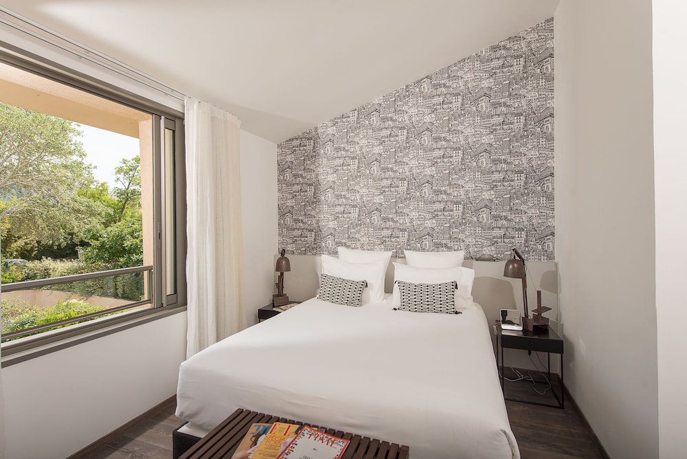Hotel 96 9/50