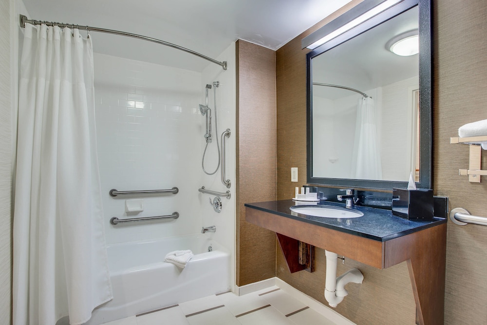 FAIRFIELD INN BY MARRIOTT BURLINGTON WILLISTON 11/40