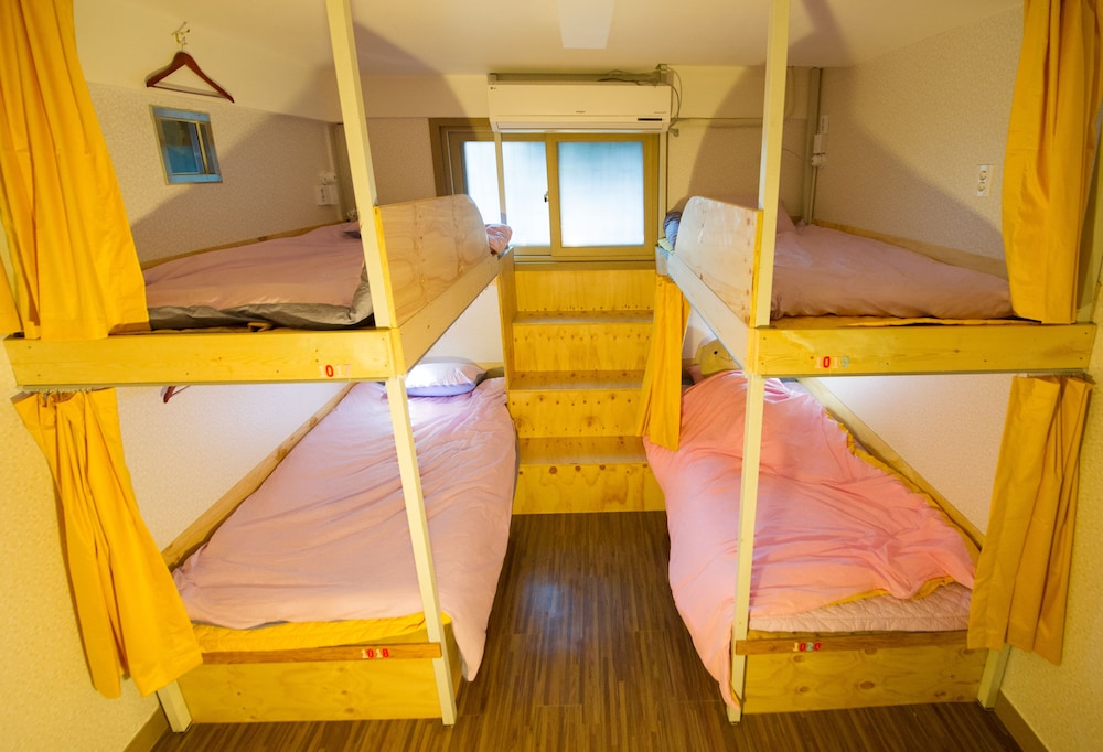 ECONOMY, MULTIPLE BEDS