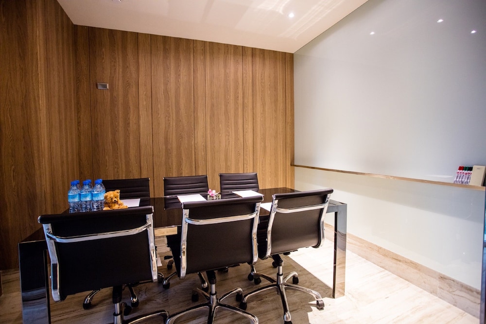 Fullon Hotel Taoyuan Airport Access Mrt A8 61/64