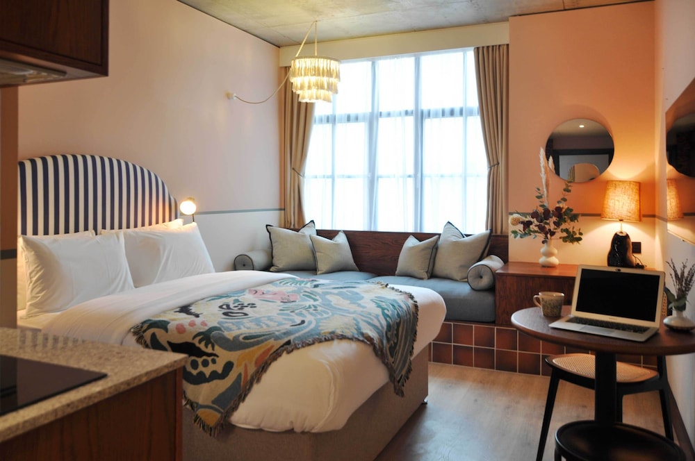 Compact, Studio, Double Bed، Second Nature Chiswick 2/5