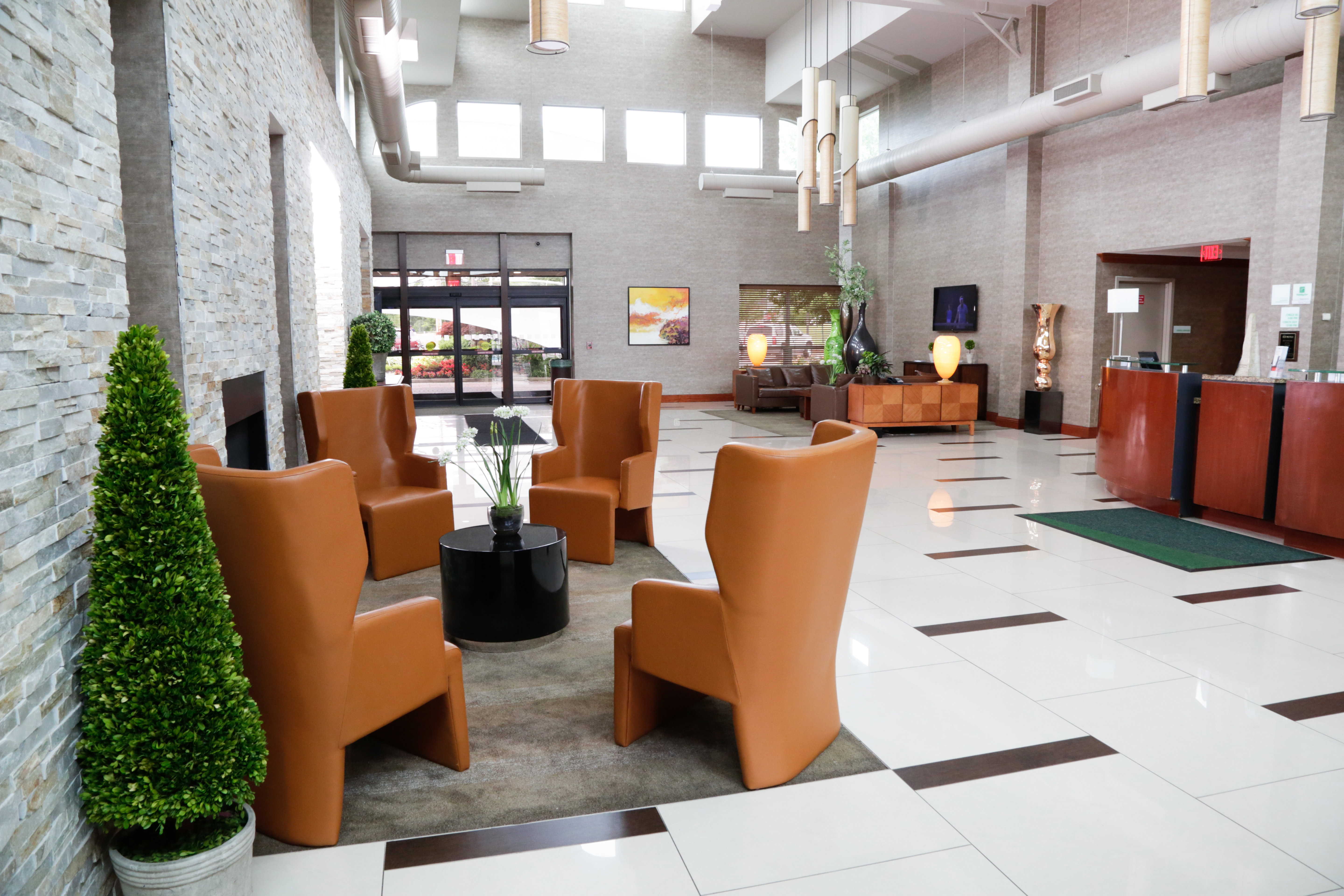 Holiday Inn Plainview-Long Island 37/79