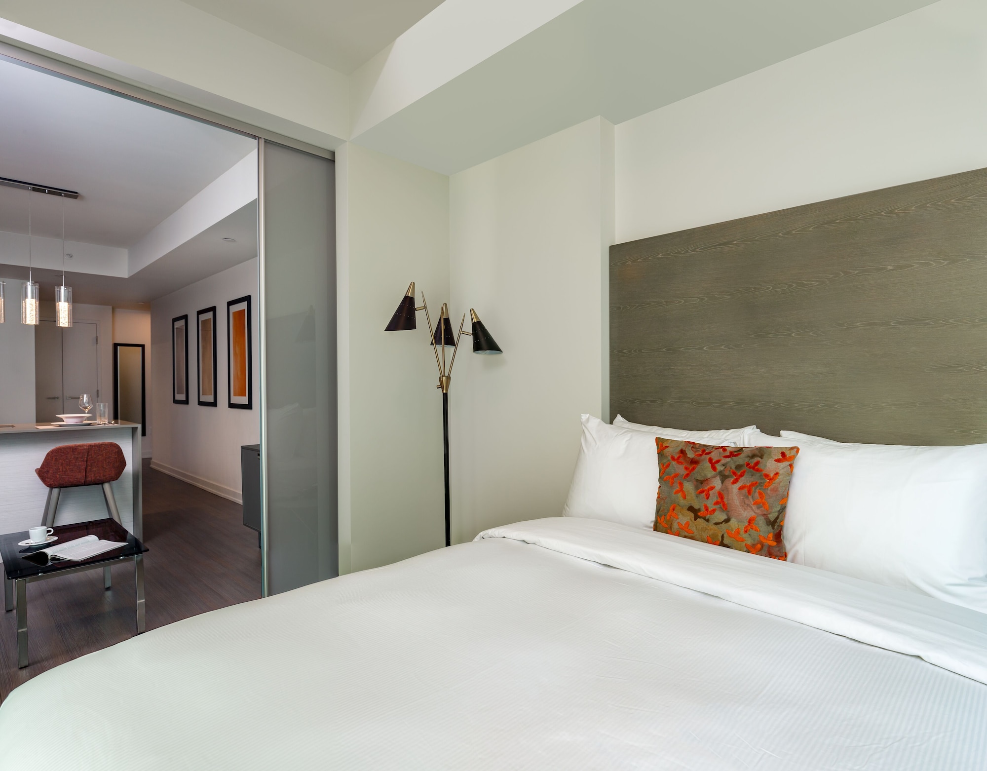 1 BEDROOM, SUITE