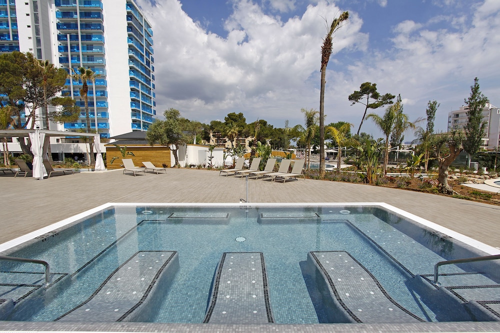 BG Tonga Tower Design Hotel and Suites 31/64