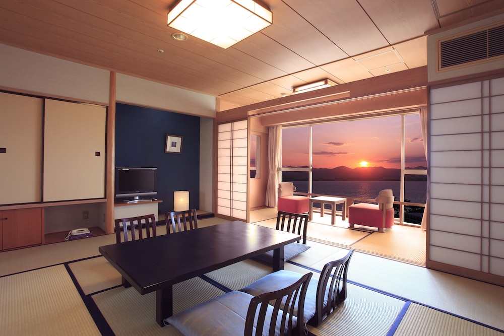 HOTEL WELLSEASON HAMANAKO 32/46