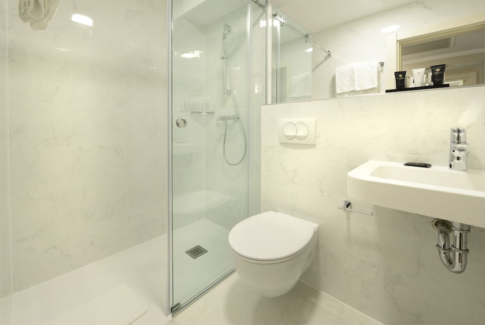 Grand Hotel Adriatic II 46/47