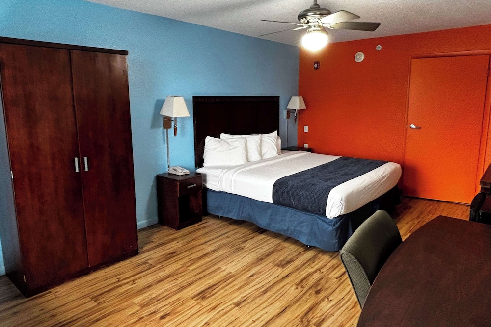 ROOM, KING BED, ACCESSIBLE