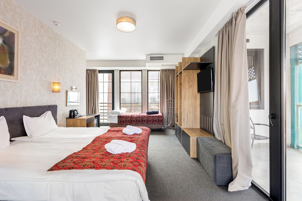 Brooch Boutique Hotel 21/63