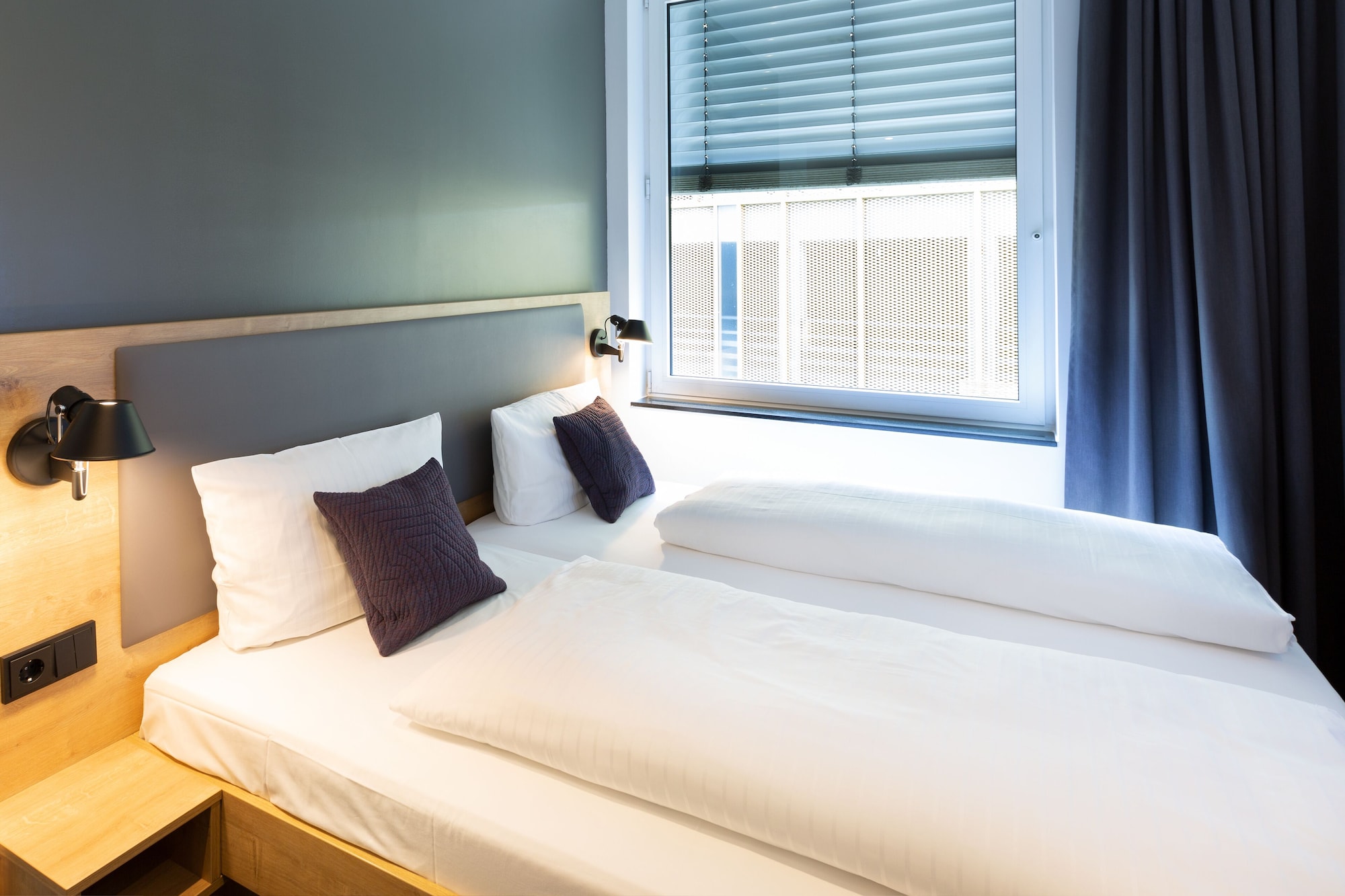 STANDARD, DOUBLE OR TWIN BED