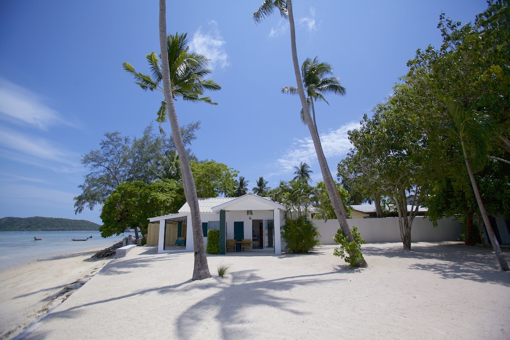 Lime N Soda Beachfront Resort 42/50