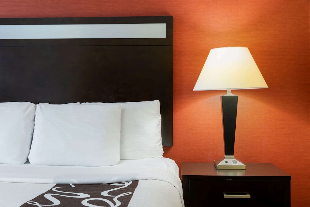 La Quinta Inn Suites Warner Robins 24/62