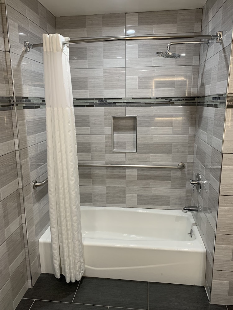 Mirage Inn and Suites 30/31