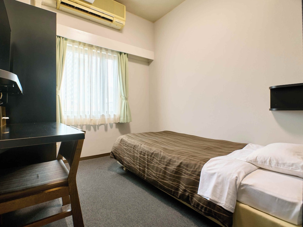 ROOM, SINGLE, SMOKING