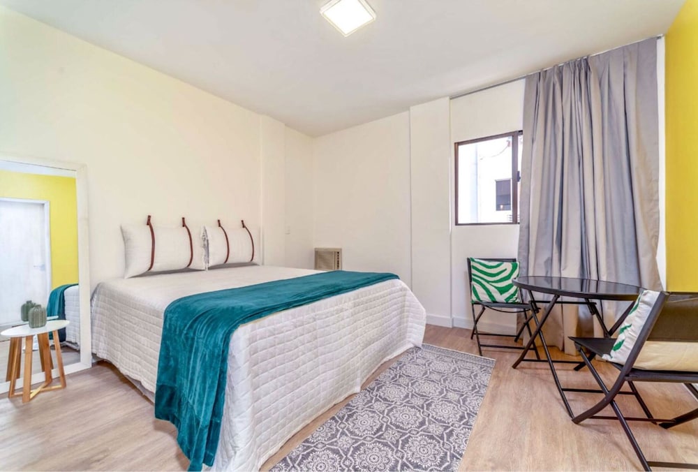 COMFORT, QUEEN BED