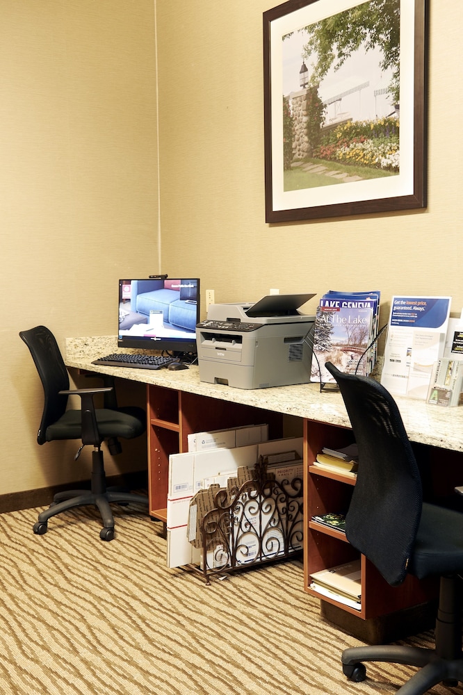 Comfort Suites Lake Geneva East 38/46