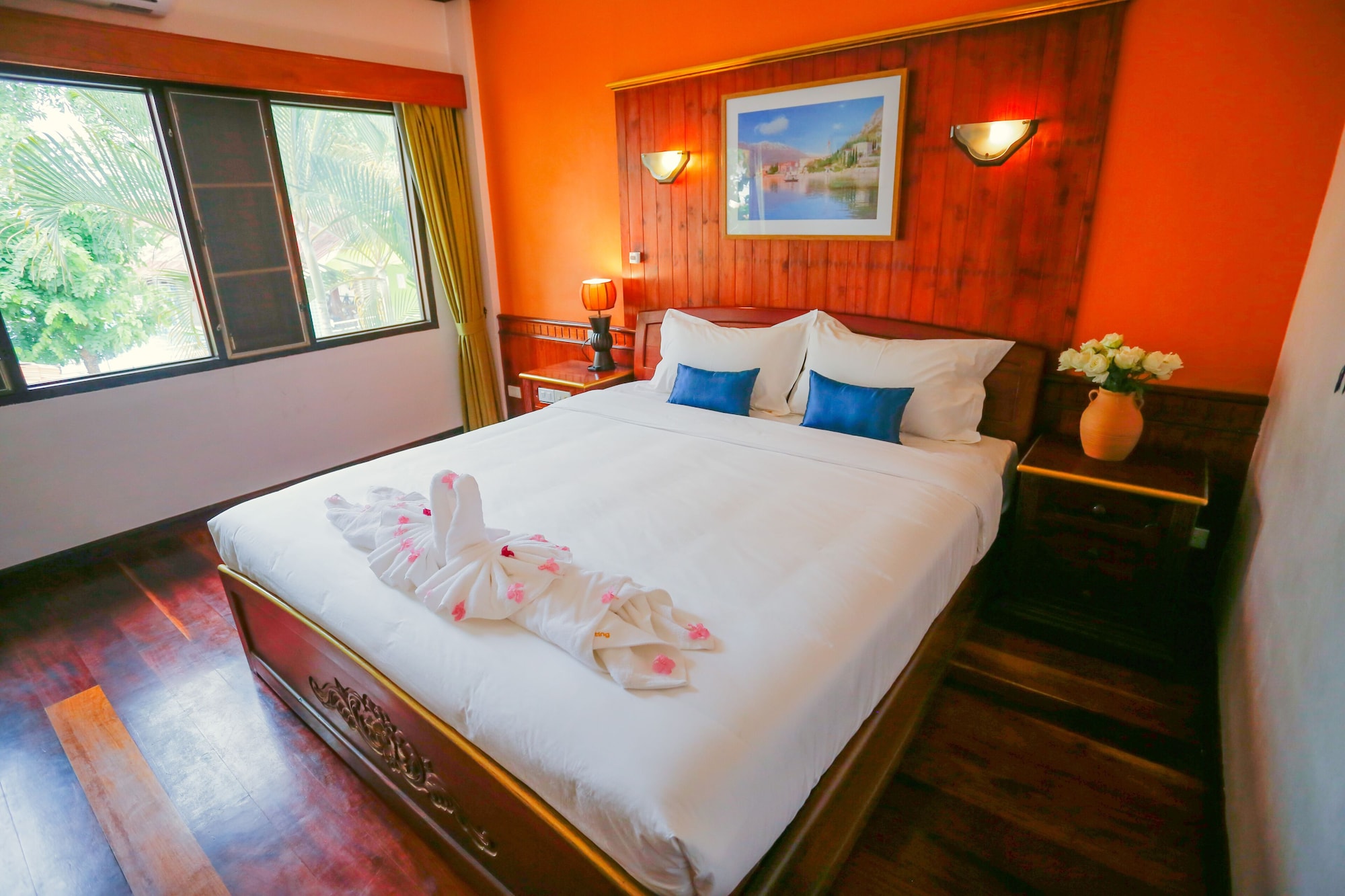 1 Bedroom, Elite, King Bed, Vang Thong 2/4