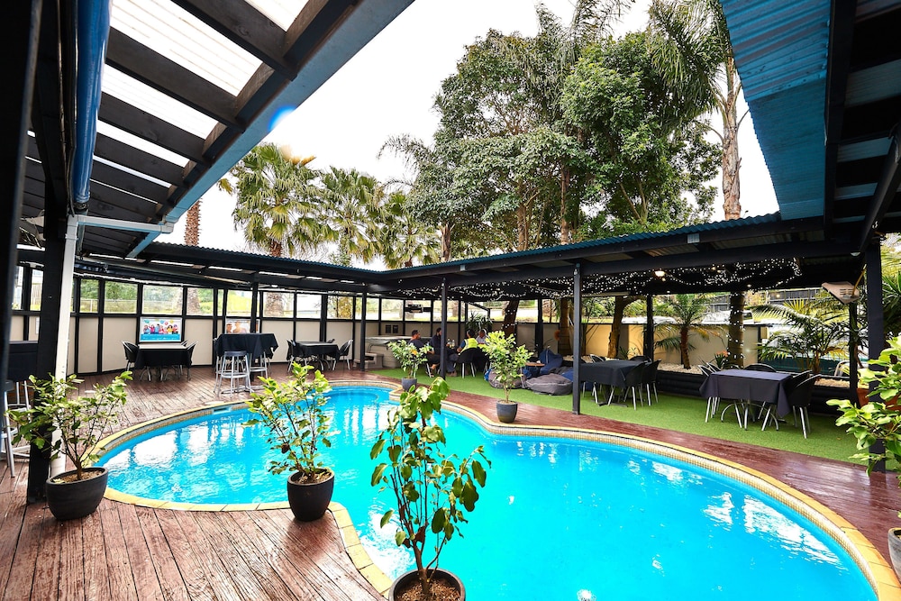 Mount Richmond Hotel 2/36