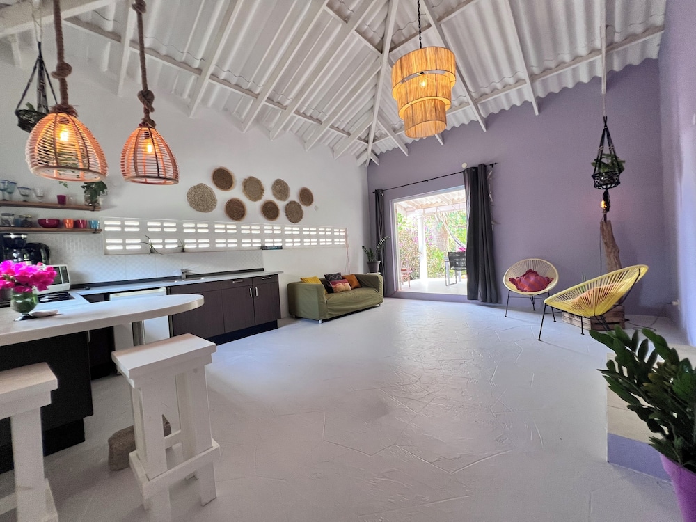 Tropical Breeze Apartments 33/49