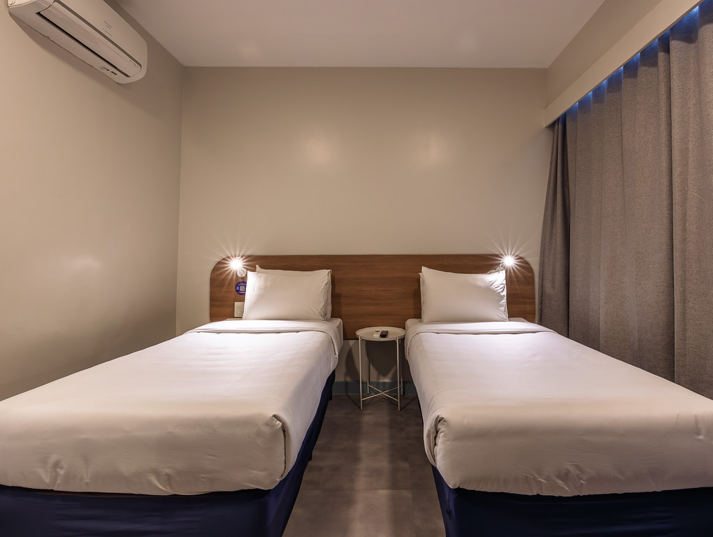 غرفة بسريرين منفصلين بشرفة، B&B HOTEL Rio de Janeiro Copacabana 4/6