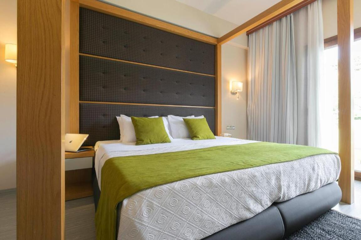 SUPERIOR, DOUBLE BED, POOL VIEW